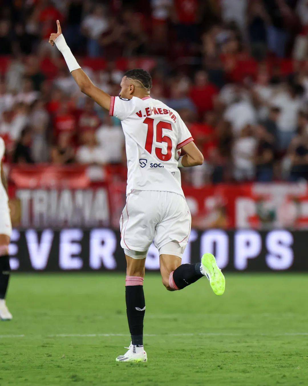 关于赛地聚焦——社区盾转会期热度飙升，波尔图复出首秀，媒体盛赞，球队文化再被提及的信息